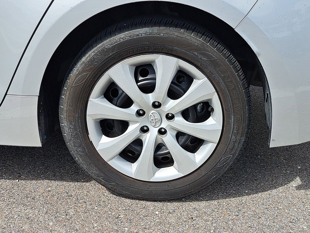 2024 Toyota Corolla LE photo 4