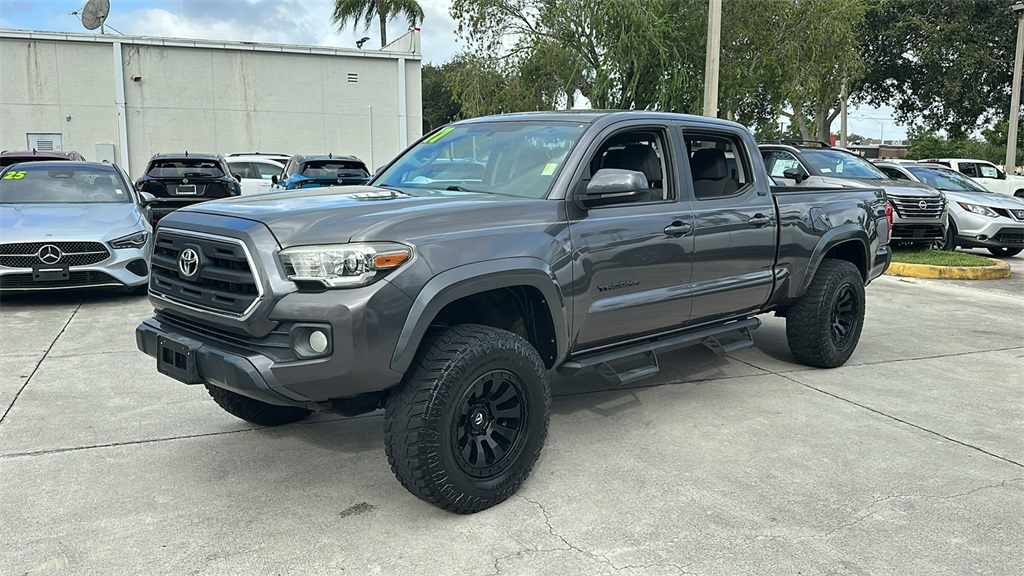 2017 Toyota Tacoma SR5 TRD Sport photo 3