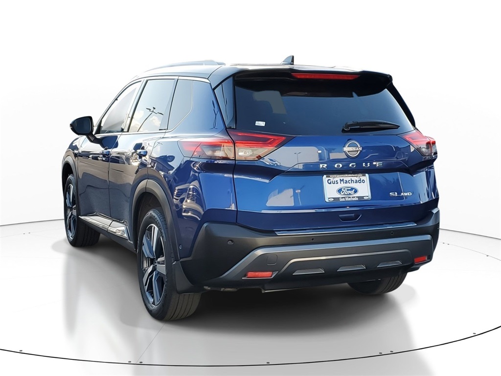 2023 Nissan Rogue SL photo 2
