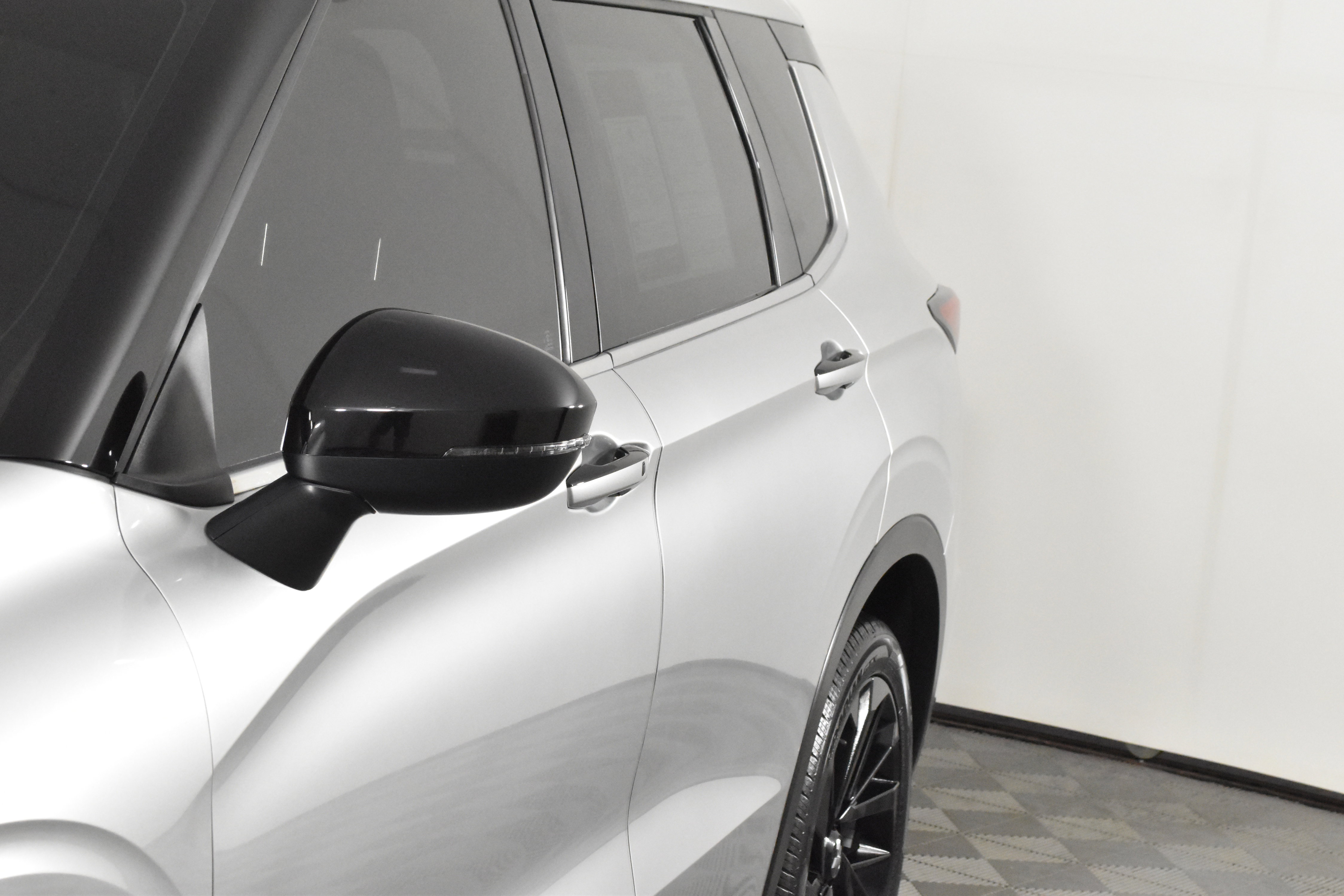 2022 Mitsubishi Outlander Black Edition LE SEL GT photo 2