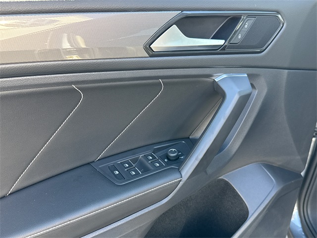 2023 Volkswagen Tiguan SE photo 8
