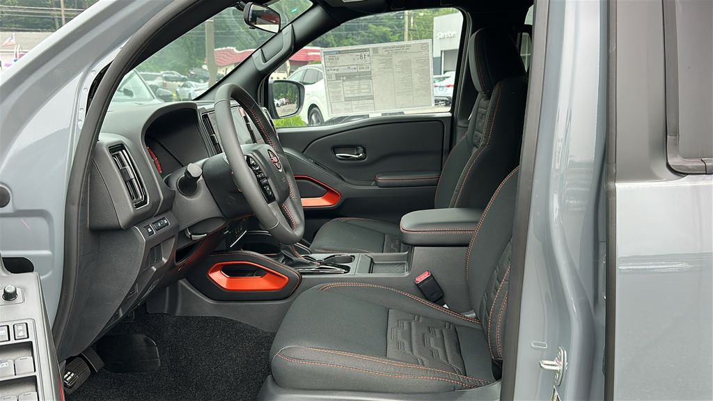 2025 Nissan Frontier PRO-4X photo 11