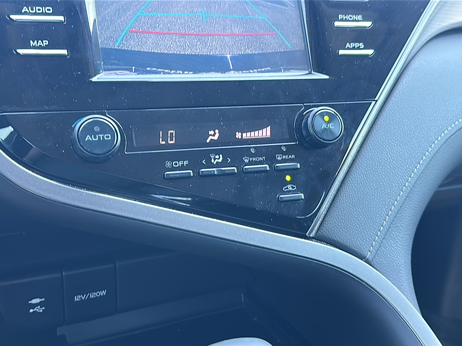 2019 Toyota Camry SE photo 10
