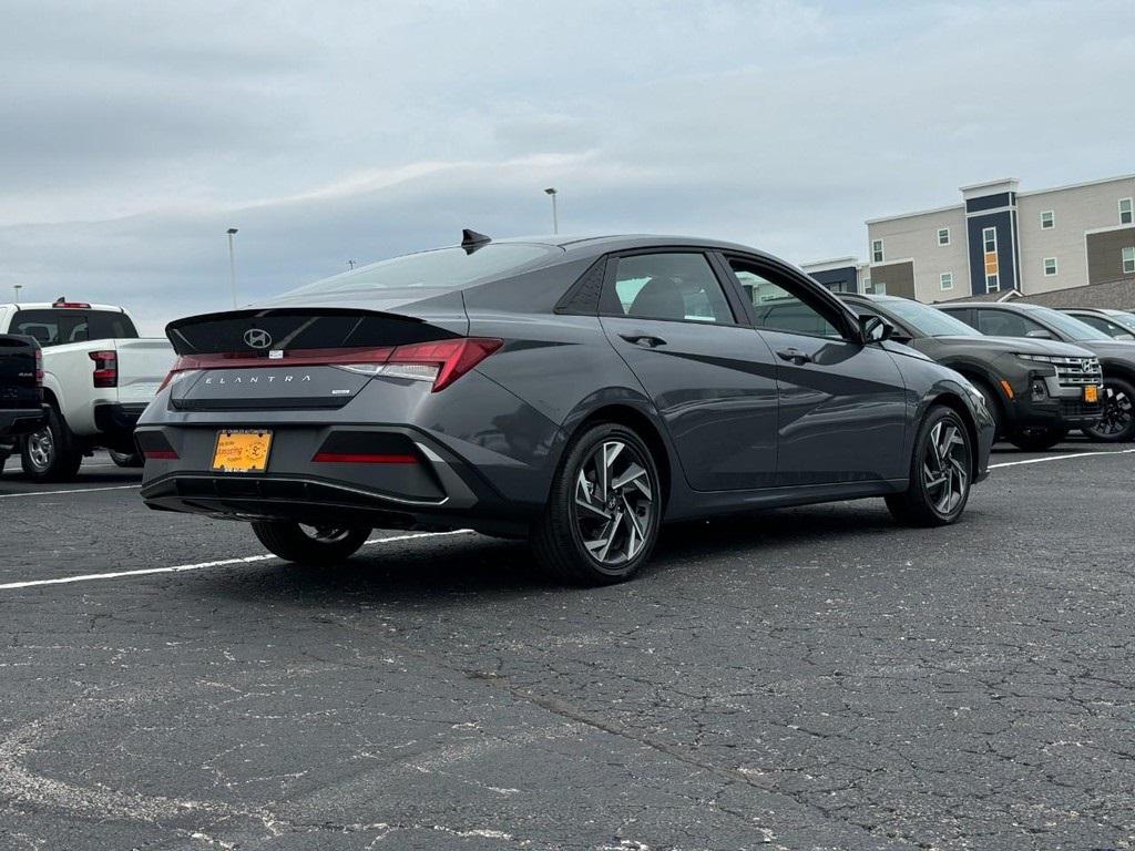 2025 Hyundai Elantra Hybrid SEL Sport photo 3