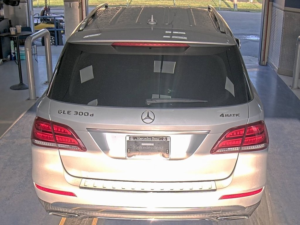 2016 Mercedes Benz GLE 300d 4MATIC photo 5