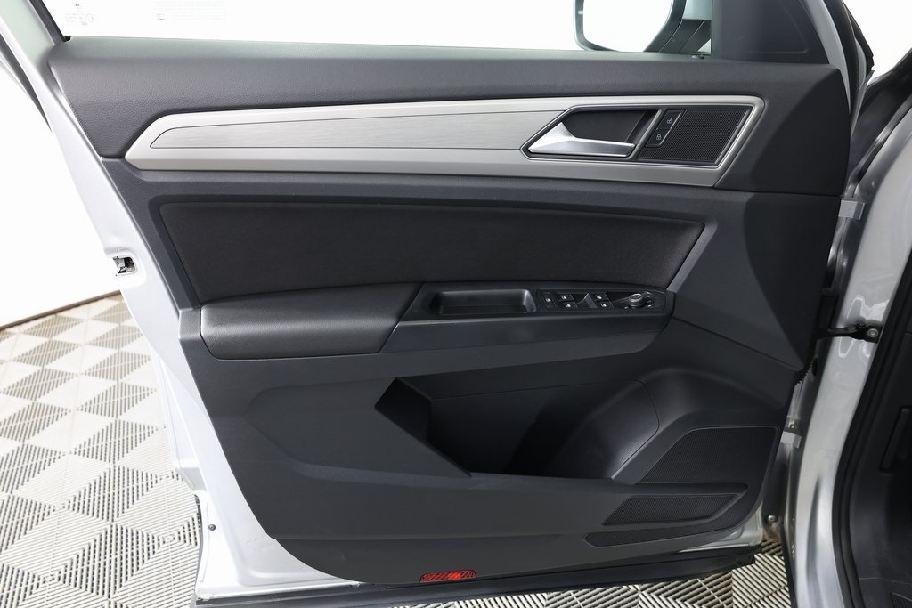 2019 Volkswagen Atlas S photo 3