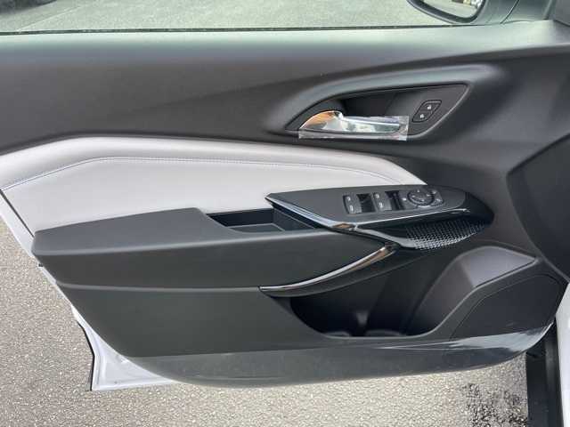 2025 Chevrolet Trax LT photo 11