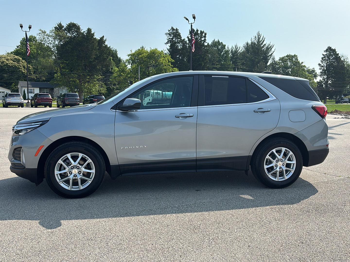 2023 Chevrolet Equinox LT photo 3