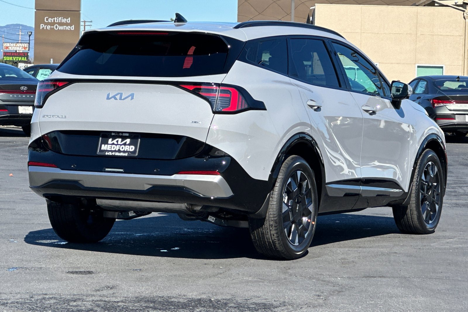 2026 Kia Sportage Hybrid photo 2