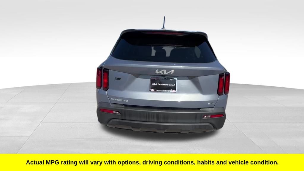 2023 Kia Sorento LX photo 4