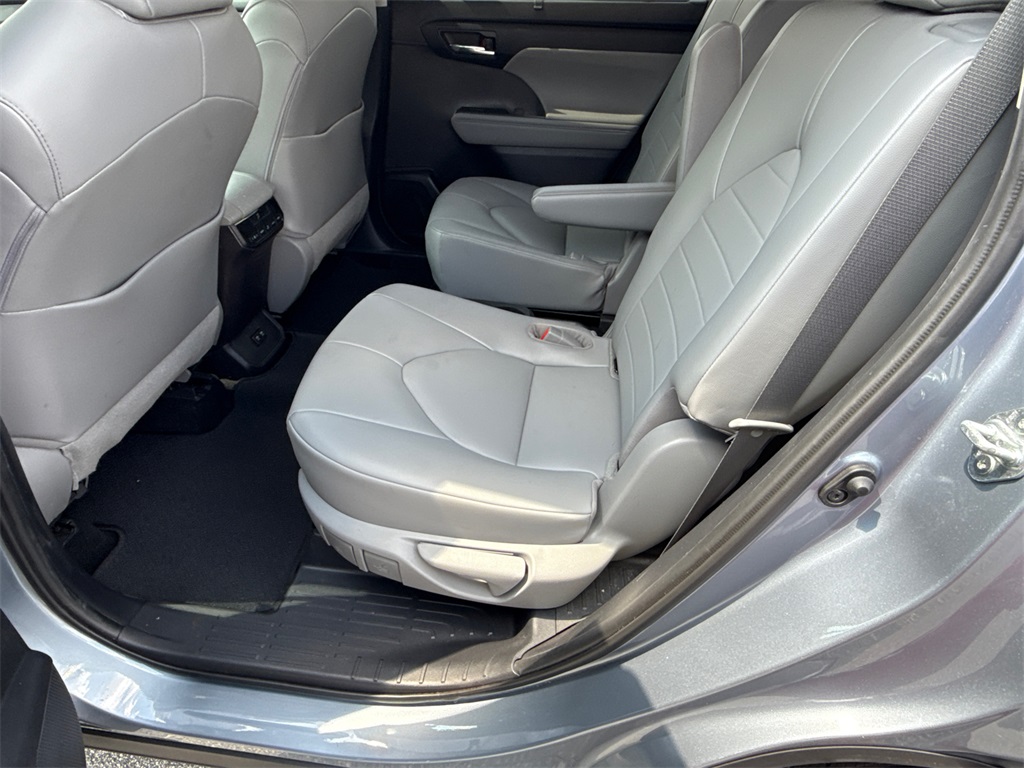 2021 Toyota Highlander XLE photo 21