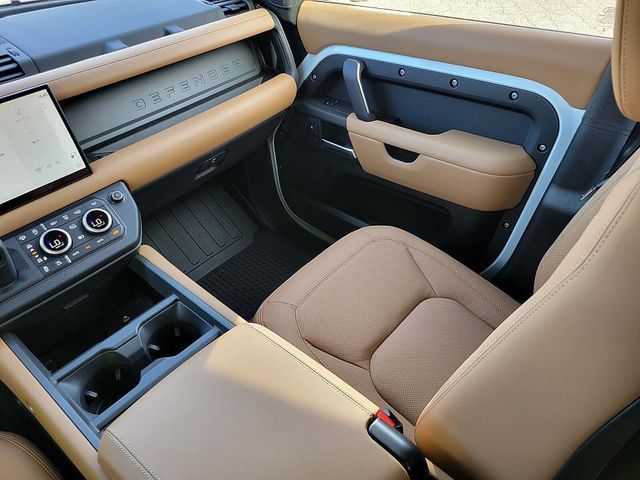 2025 Land Rover Defender 110 X-Dynamic SE photo 14