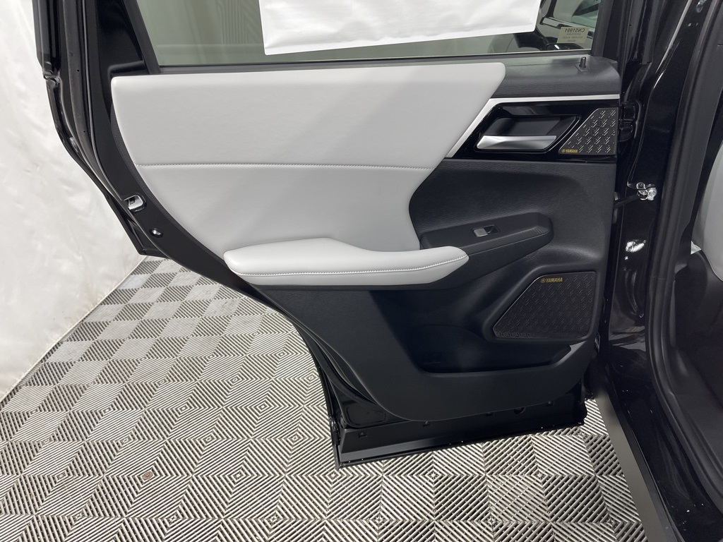 2025 Mitsubishi Outlander SE photo 24