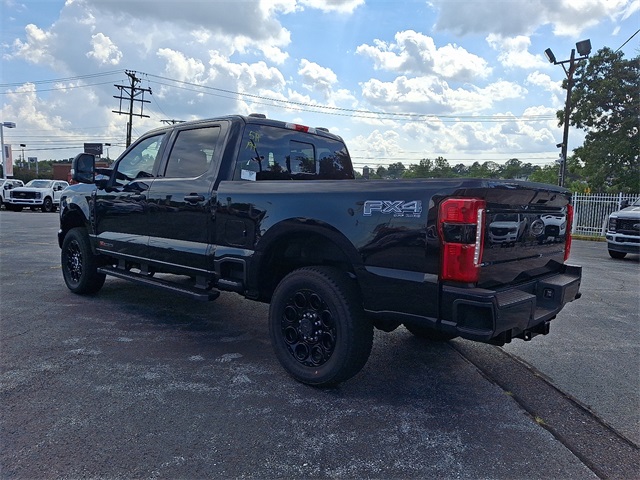 2025 Ford F-350 Lariat photo 3