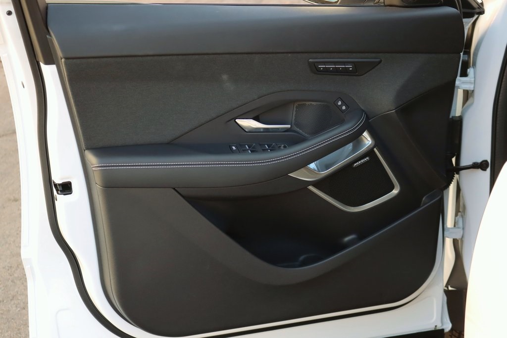 2024 JAGUAR PACE P250 - Image 8