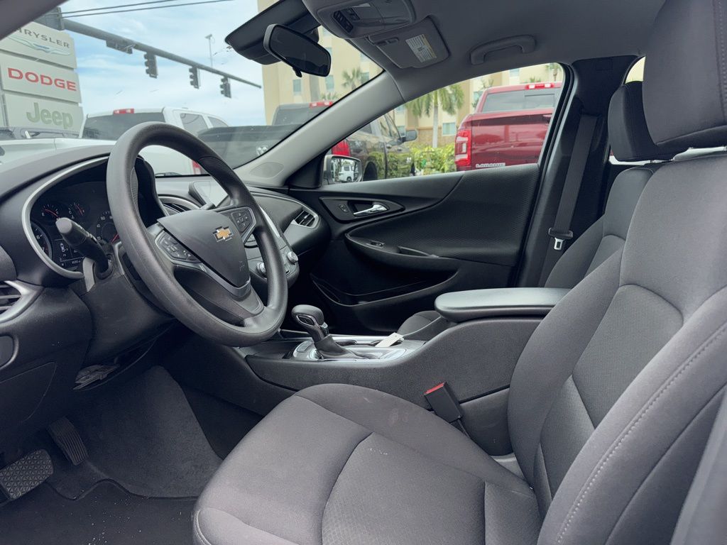 2022 Chevrolet Malibu LS photo 8