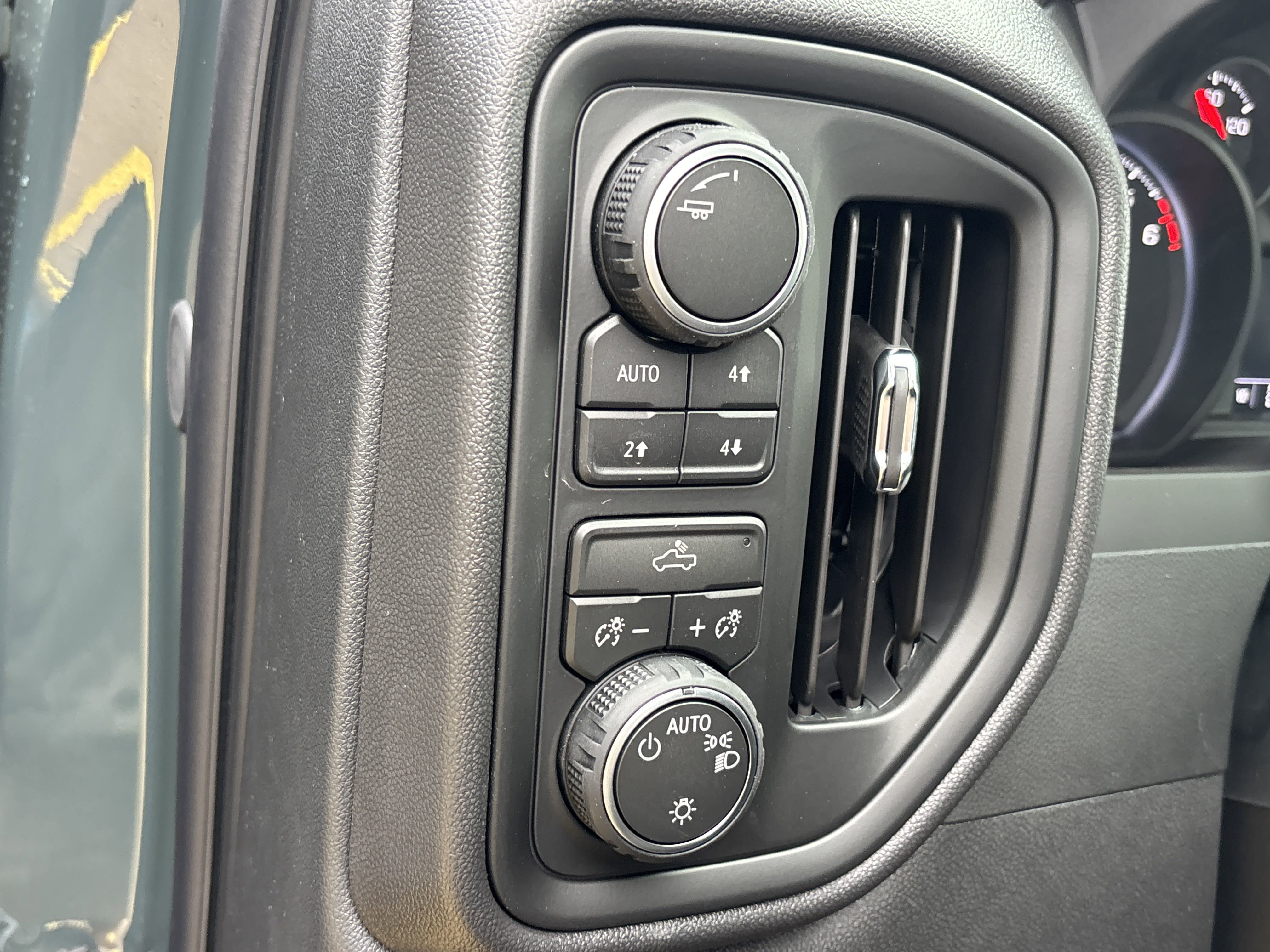 2026 Chevrolet Silverado 1500 Custom Trail Boss photo 5