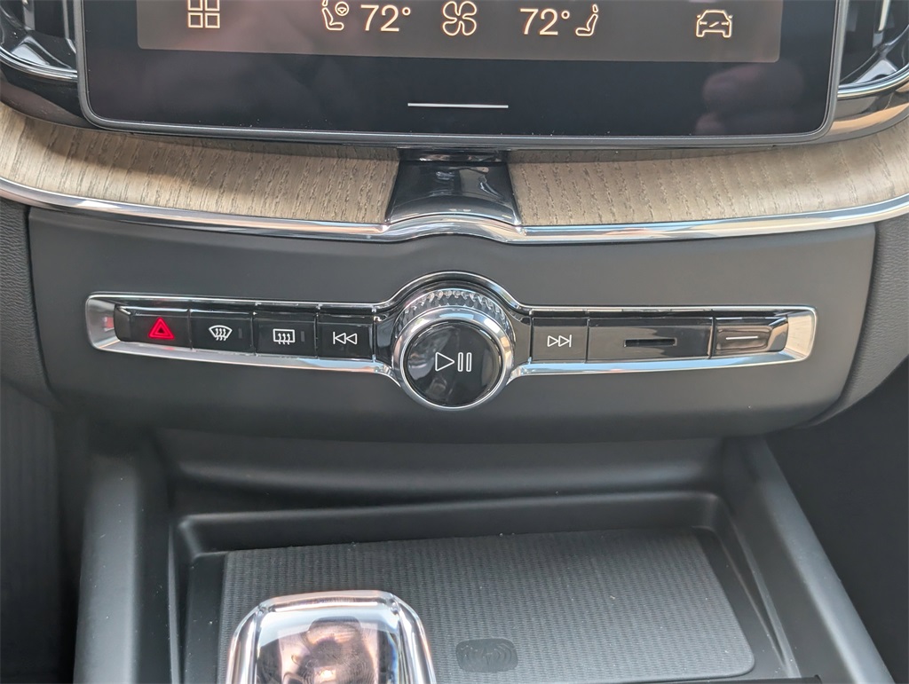 2026 Volvo XC60 B5 Plus photo 19