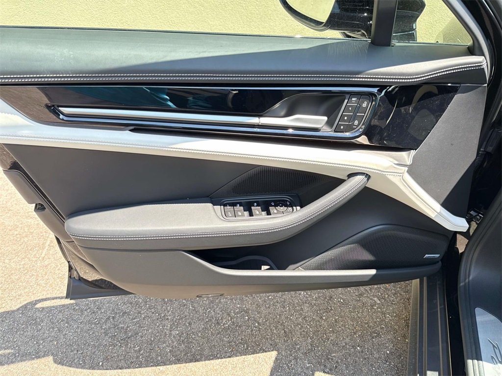 2025 Porsche Panamera 4 photo 24