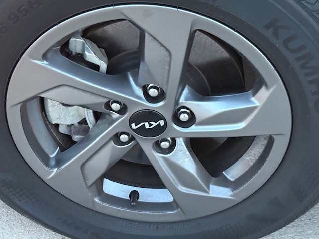 2023 Kia K5 LXS photo 11