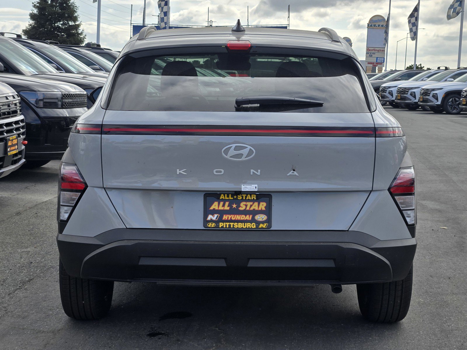 2026 Hyundai Kona SEL photo 4
