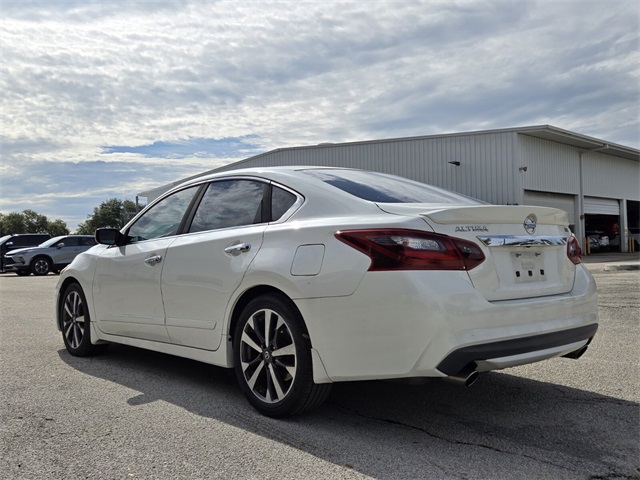 2017 Nissan Altima 2.5 SR photo 4