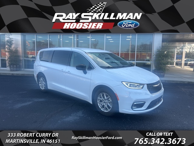 2024 Chrysler Pacifica Touring L's photo