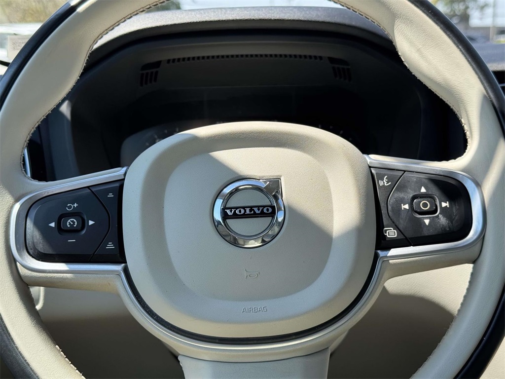 2021 Volvo XC60 T5 Momentum photo 18