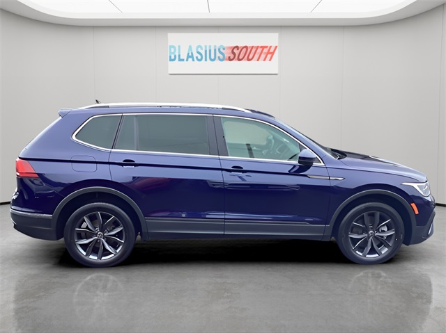 2022 Volkswagen Tiguan SE photo 2