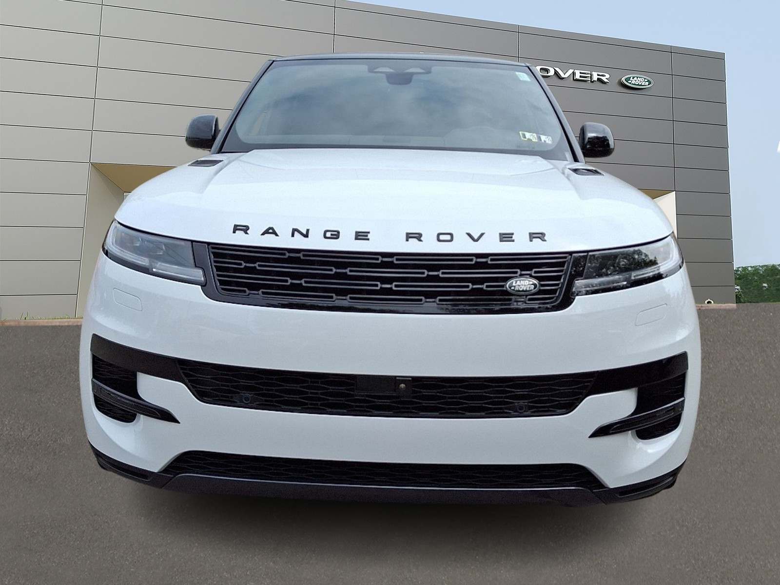 2025 Land Rover Range Rover Sport P360 SE photo 4