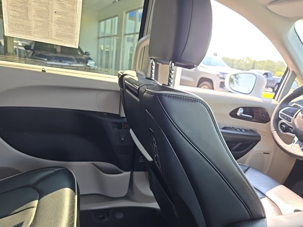 2022 Chrysler Pacifica Limited photo 19