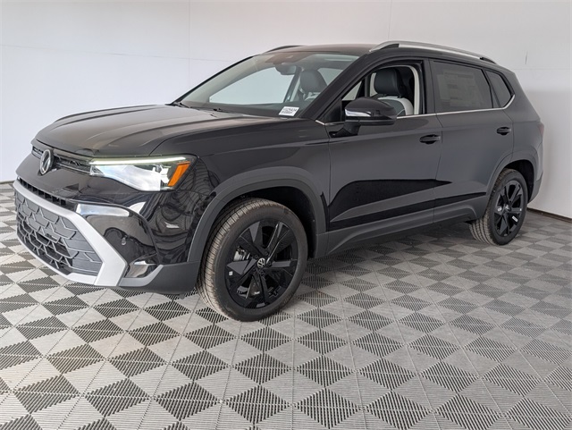 2025 Volkswagen Taos SE photo 4