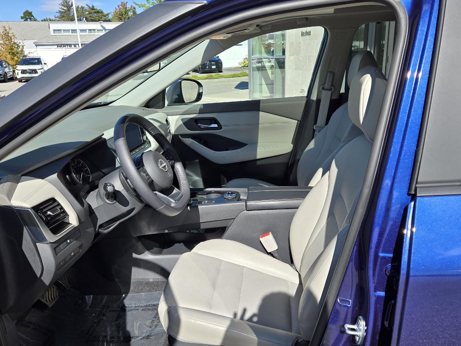 2023 Nissan Rogue SV photo 3