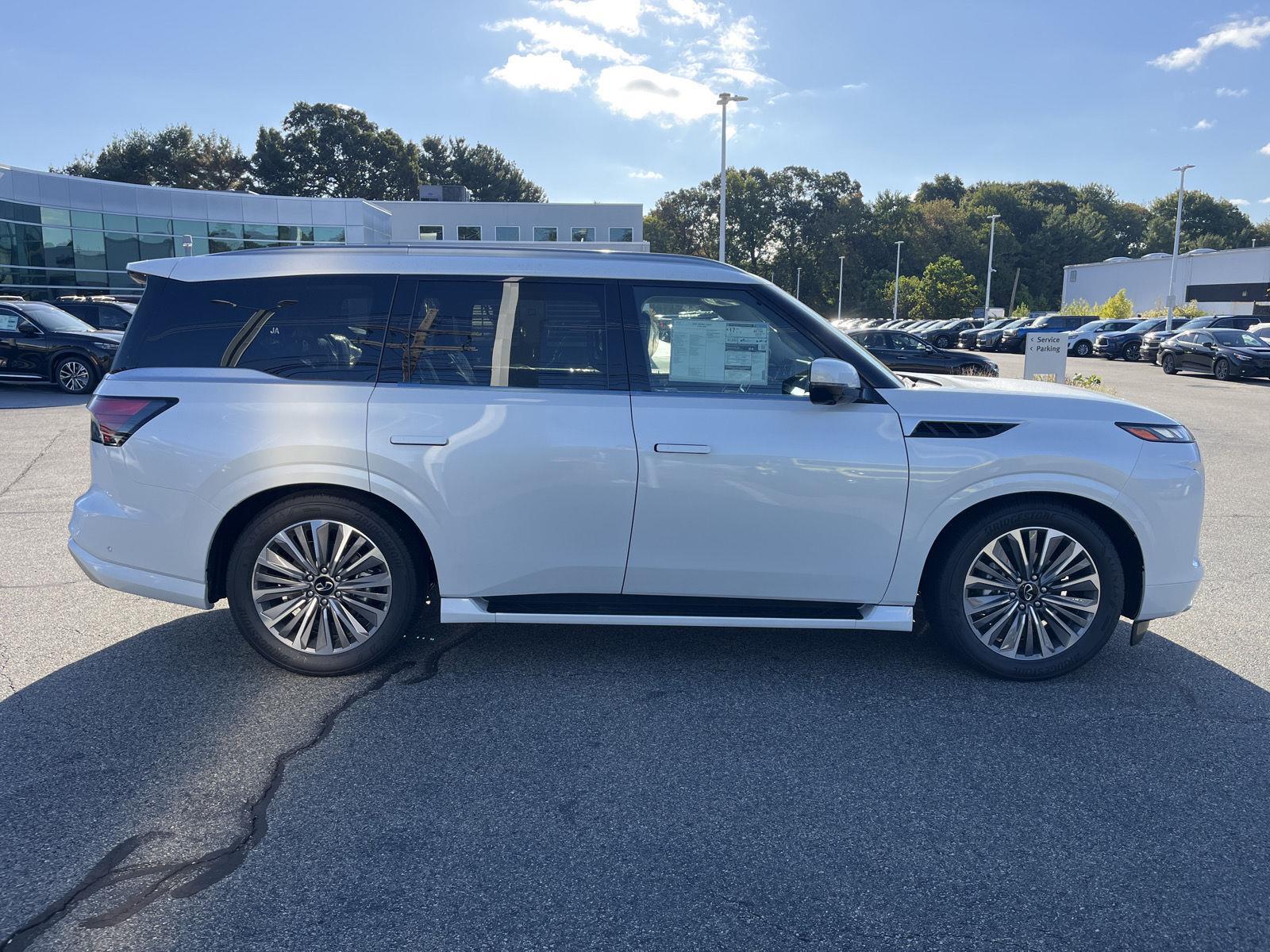 2026 Infiniti QX80 Luxe photo 2