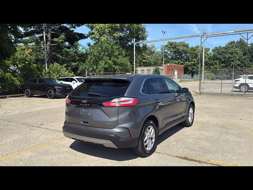 2023 Ford Edge SEL photo 3