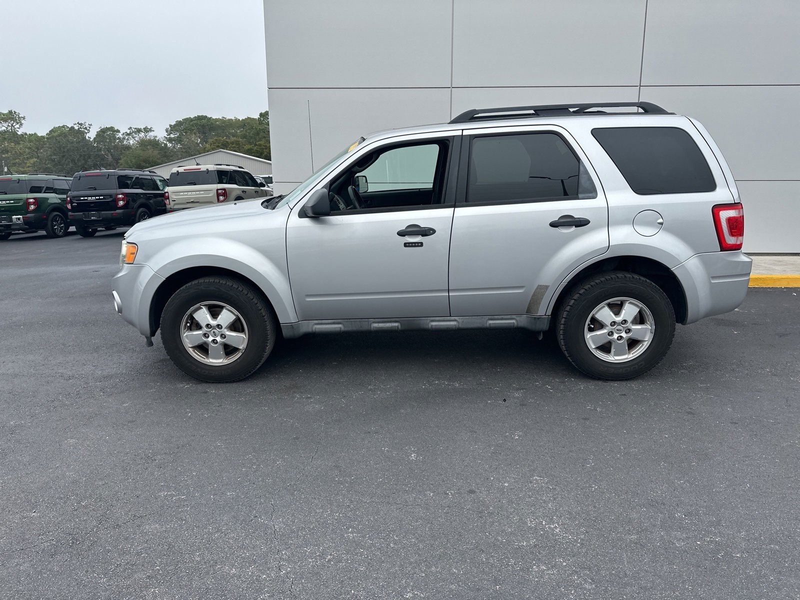2010 Ford Escape XLT photo 2