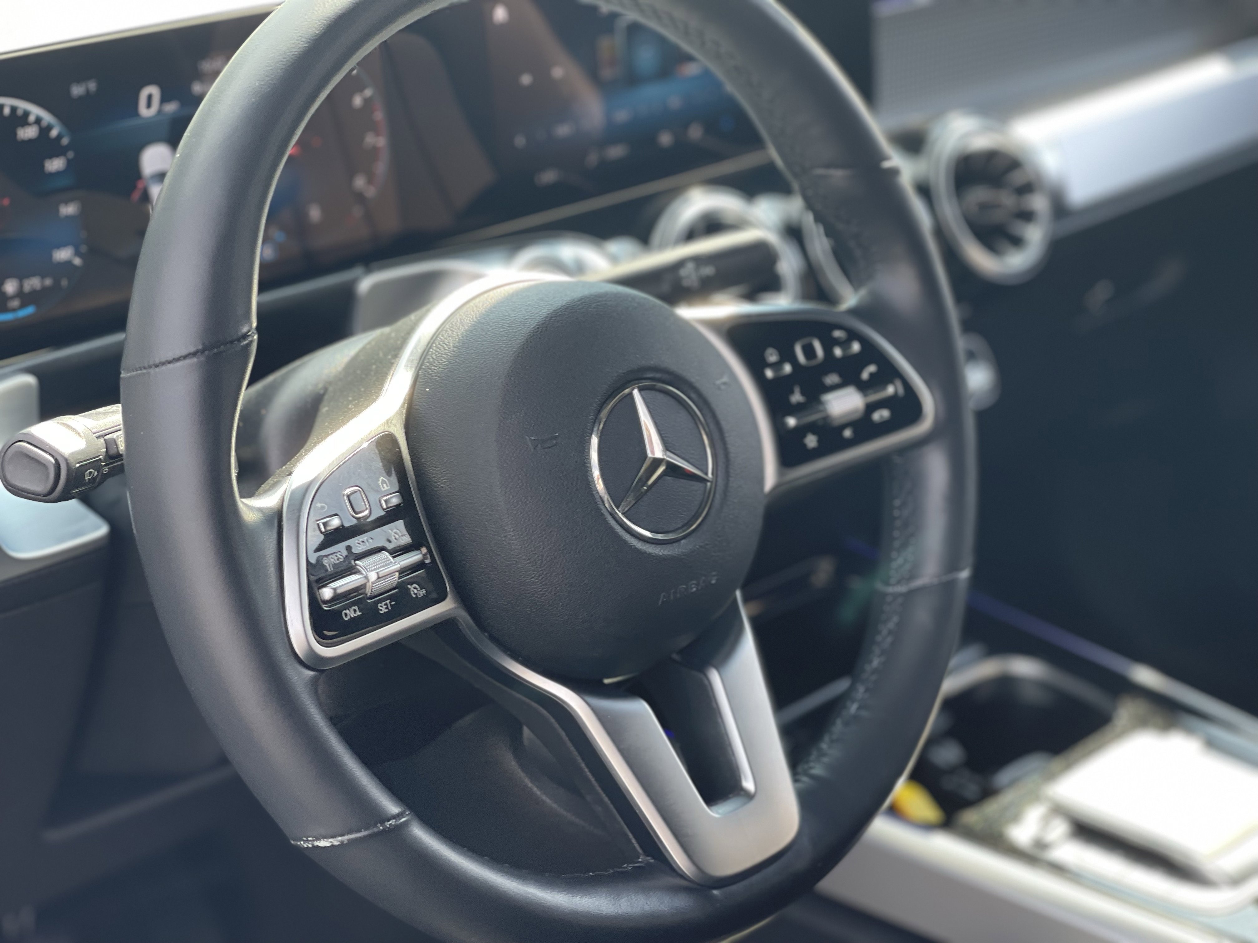 2022 Mercedes Benz GLB 250 4MATIC photo 2