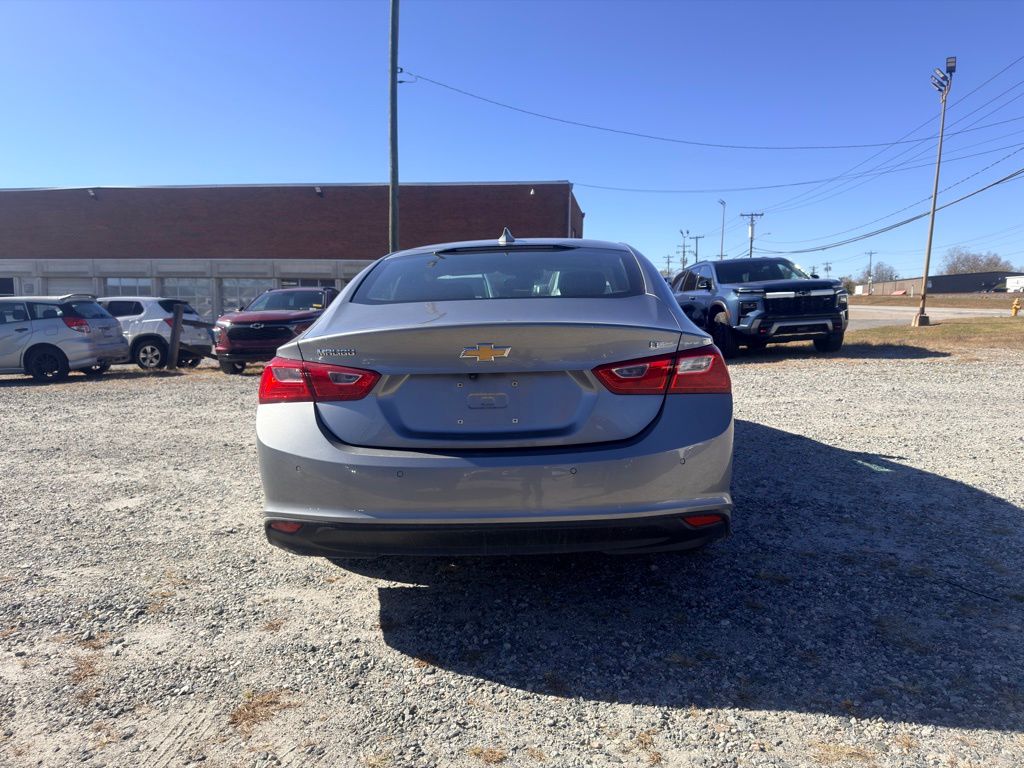 2024 Chevrolet Malibu 1LT photo 4