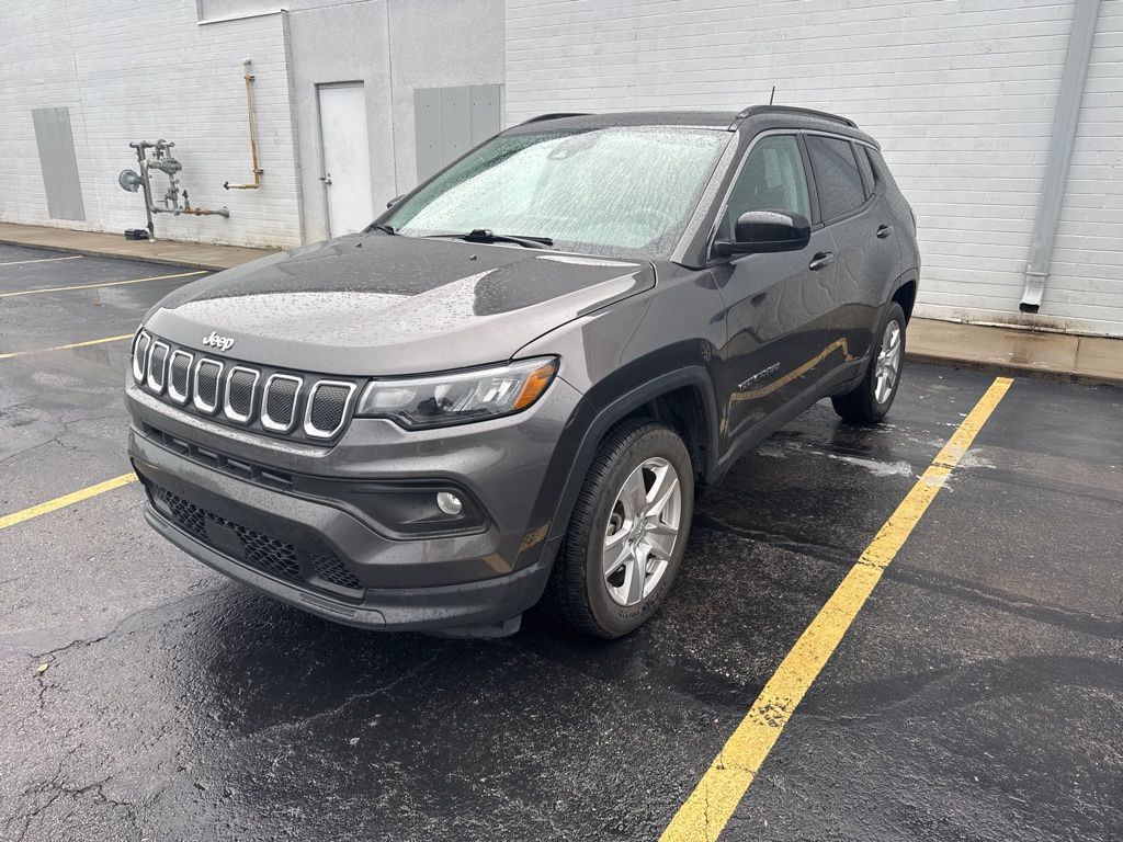 Used 2022 Jeep Compass Latitude with VIN 3C4NJDBB0NT231788 for sale in Kansas City