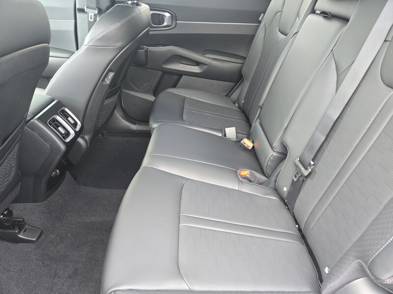2025 Kia Sorento S photo 8