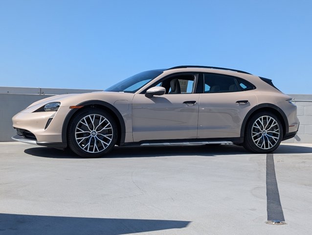 2023 Porsche Taycan 4S Cross Turismo photo 2