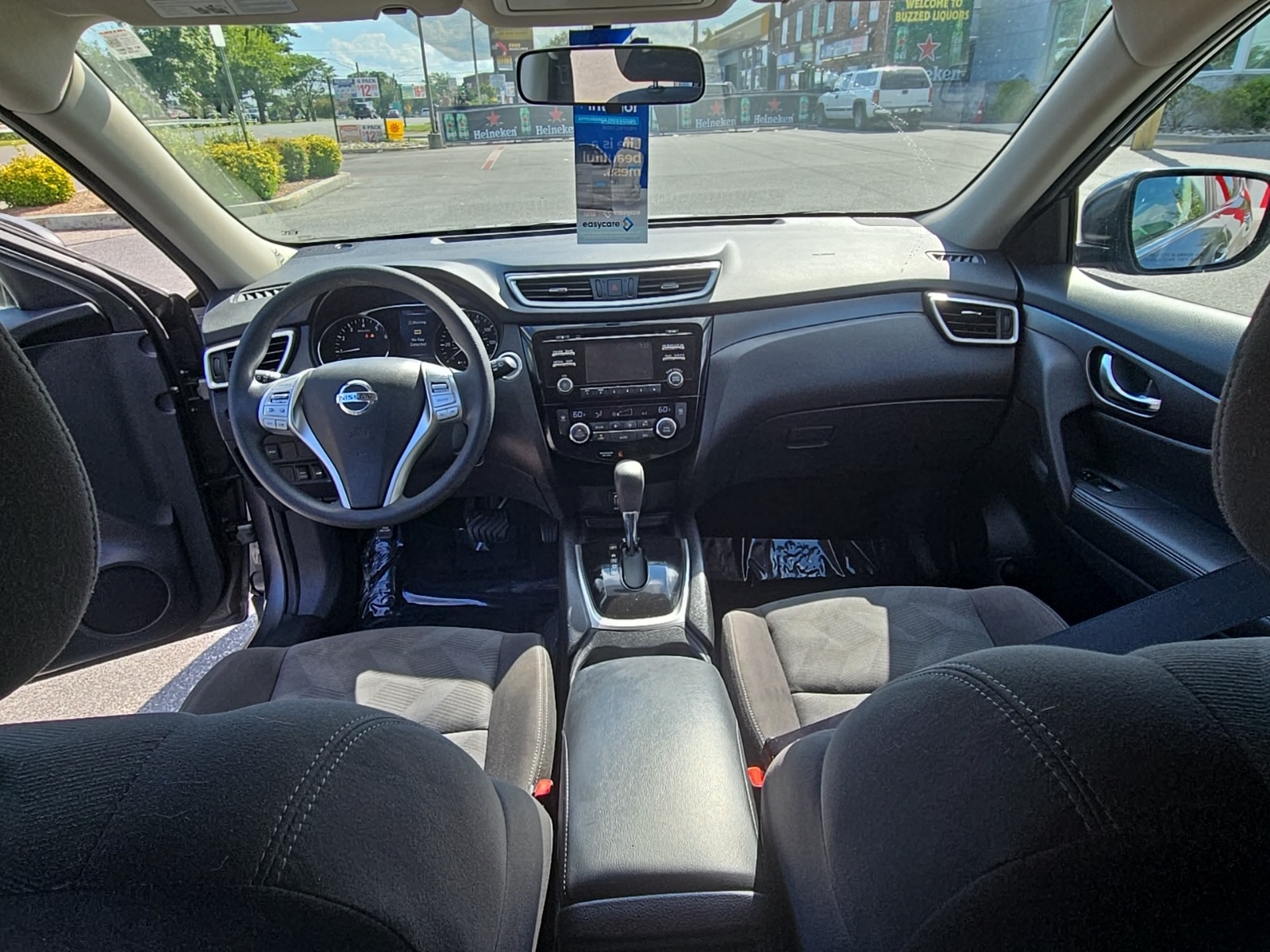2016 Nissan Rogue SV photo 2