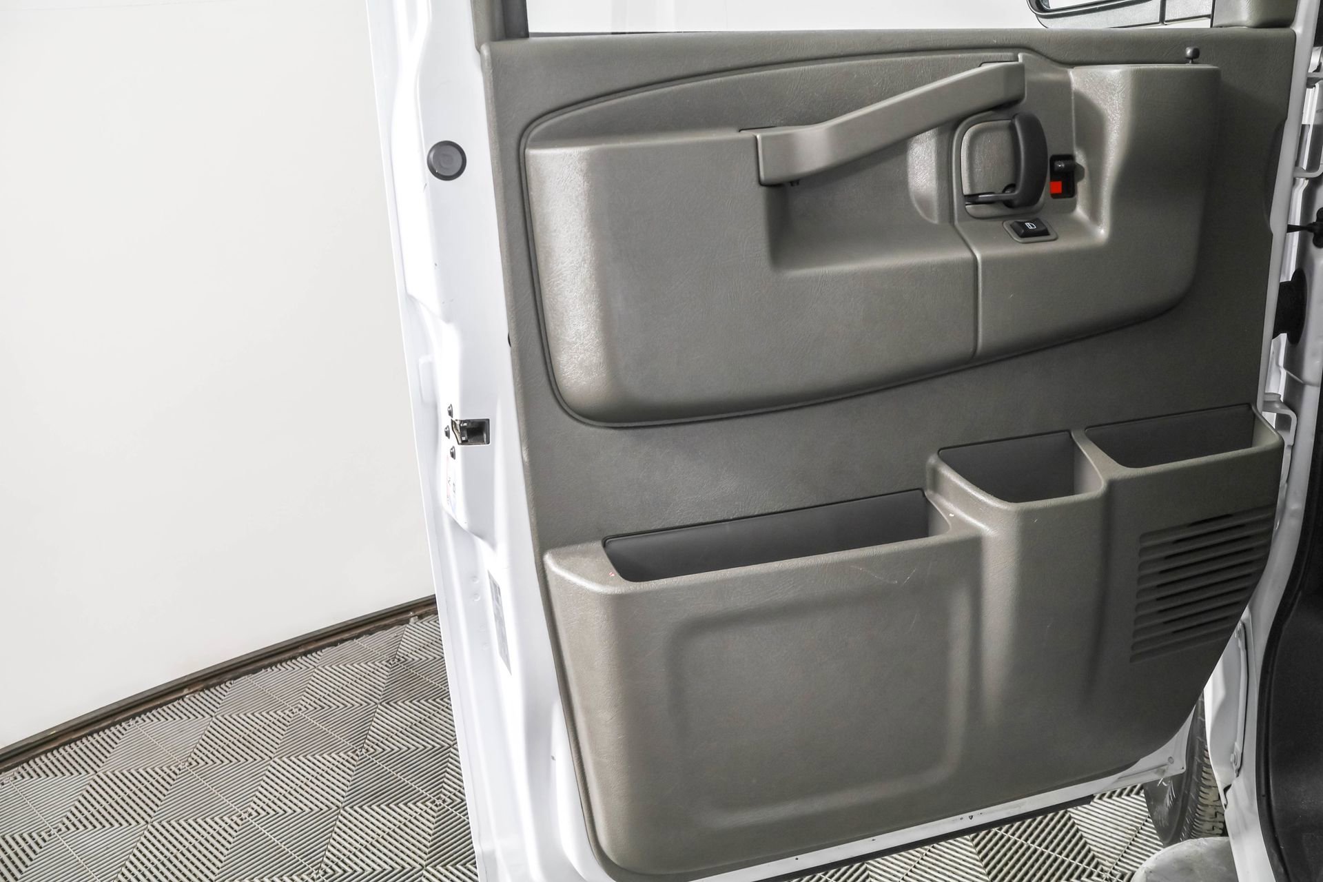 2023 Chevrolet Express Cargo Van 2500 photo 12