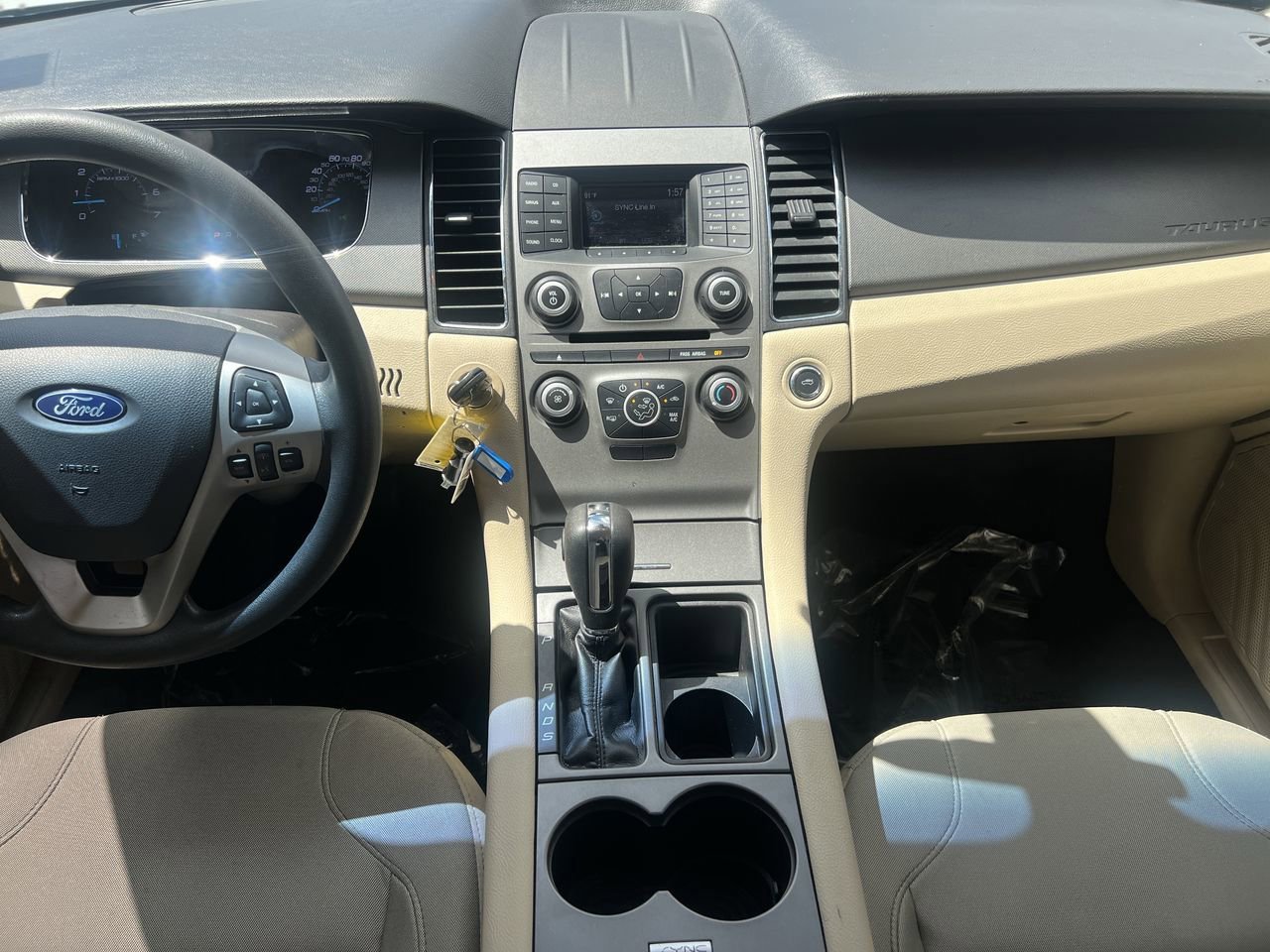 2018 Ford Taurus SE photo 13