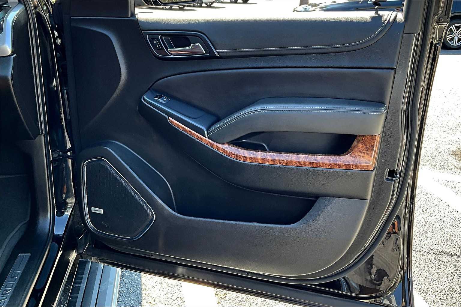 2019 Chevrolet Suburban Premier photo 22