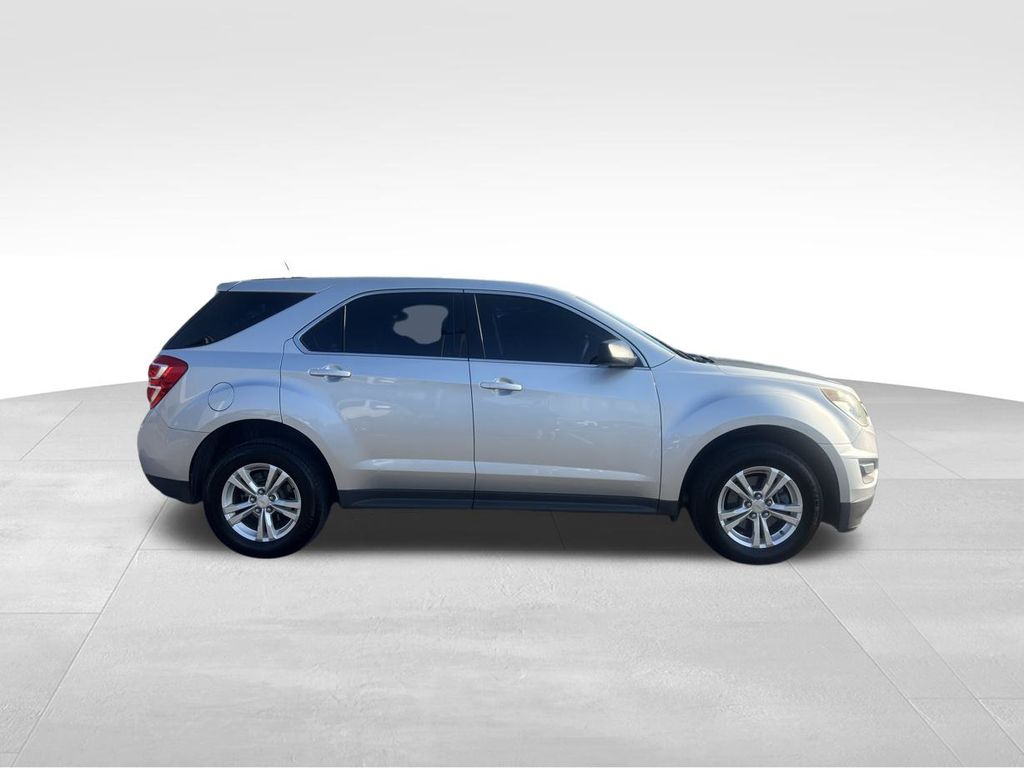 2017 Chevrolet Equinox LS photo 3