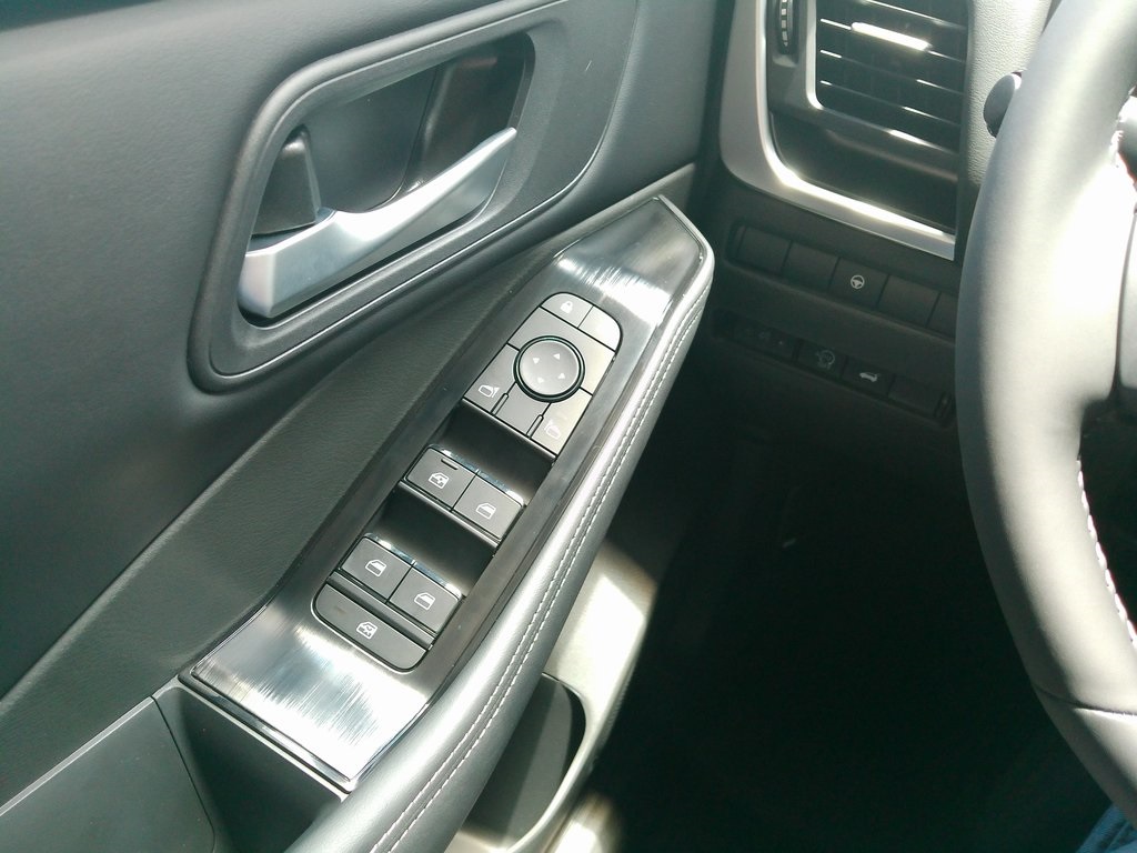 2025 Nissan Rogue SV photo 33