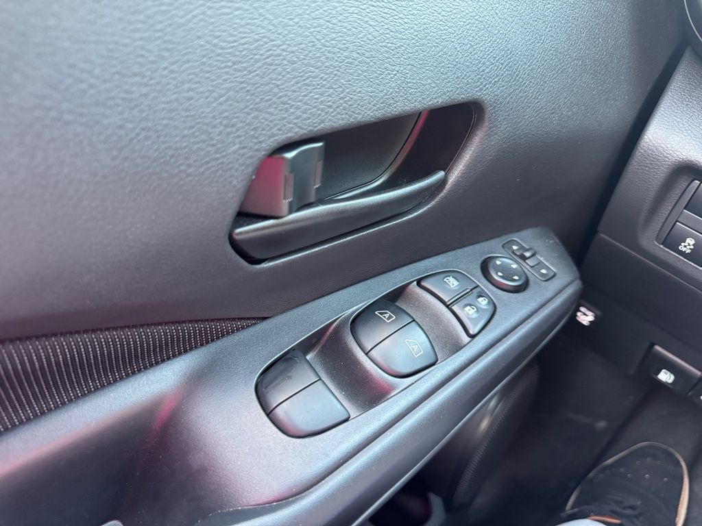 2024 Nissan Kicks S photo 12