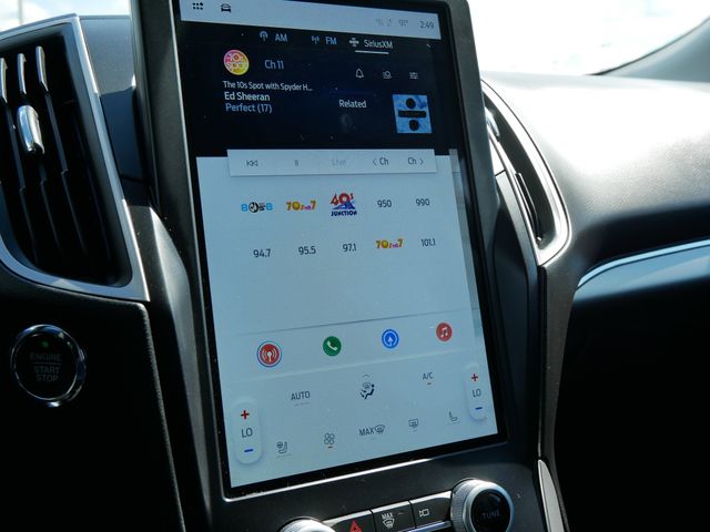2022 Ford Edge SEL photo 9