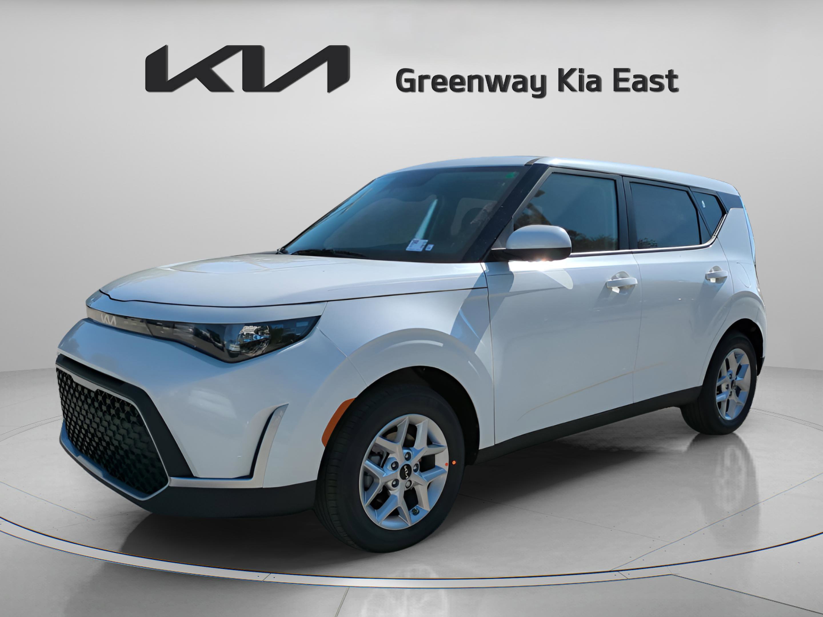 2025 Kia Soul LX photo 3